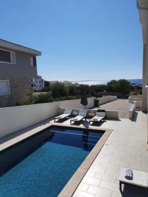 Seastar Luxury apt with PRIVATE pool and sea view